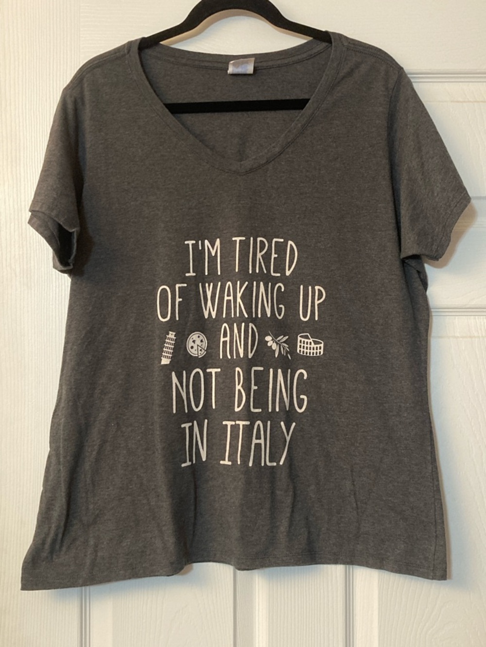 ⭐️⭐️ Port and Company Charcoal Gray V-Neck Tee with White Italy Graphic - XXL - Picture 1 of 6